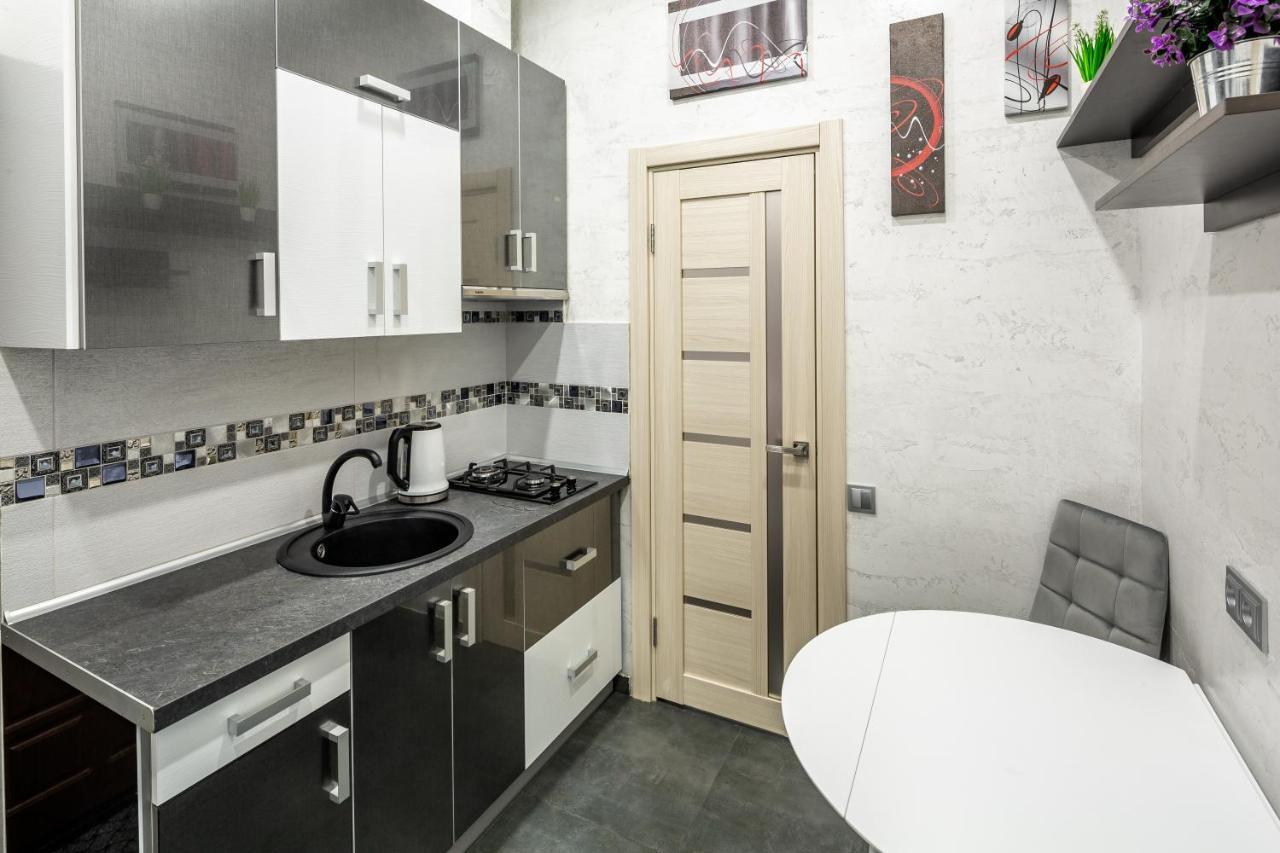 Apartment On Lesya Ukrainka リヴィウ エクステリア 写真