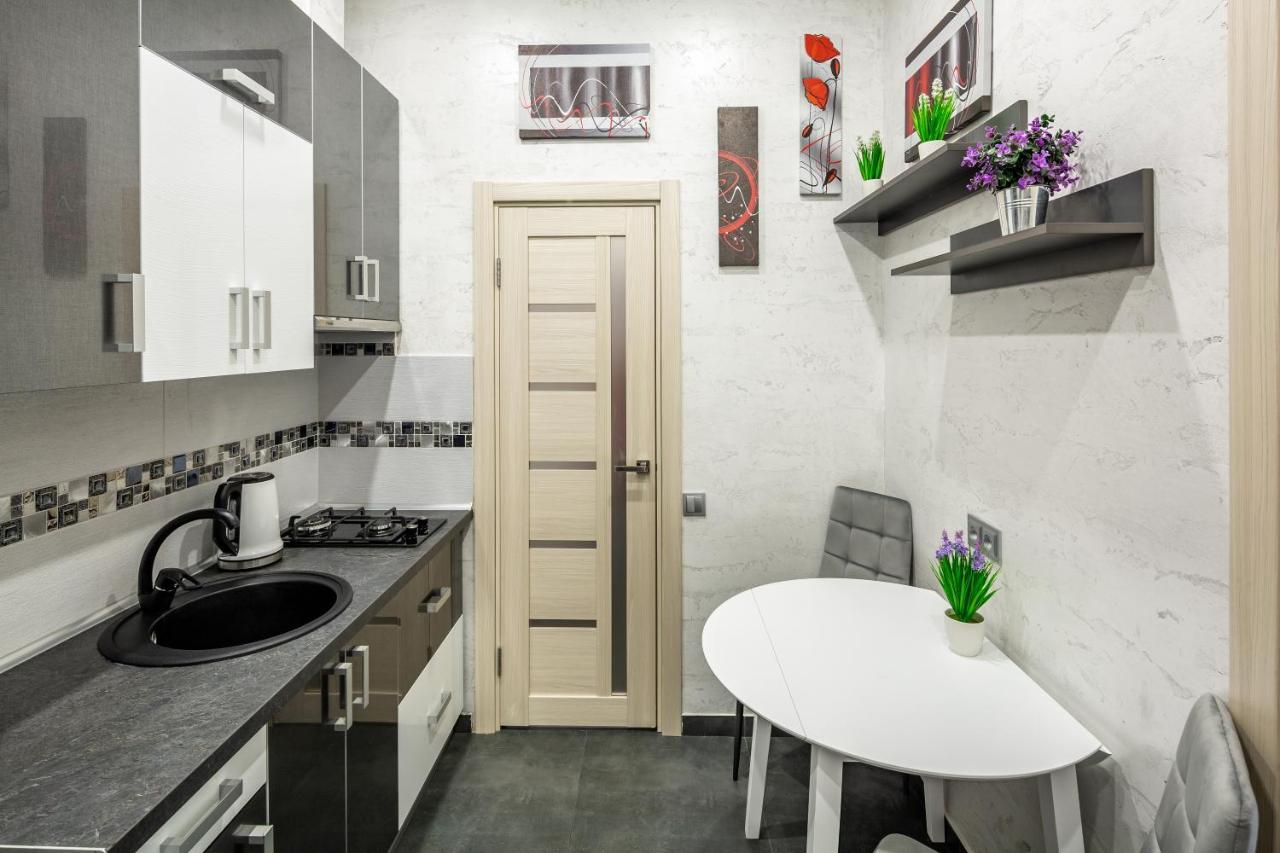 Apartment On Lesya Ukrainka リヴィウ エクステリア 写真